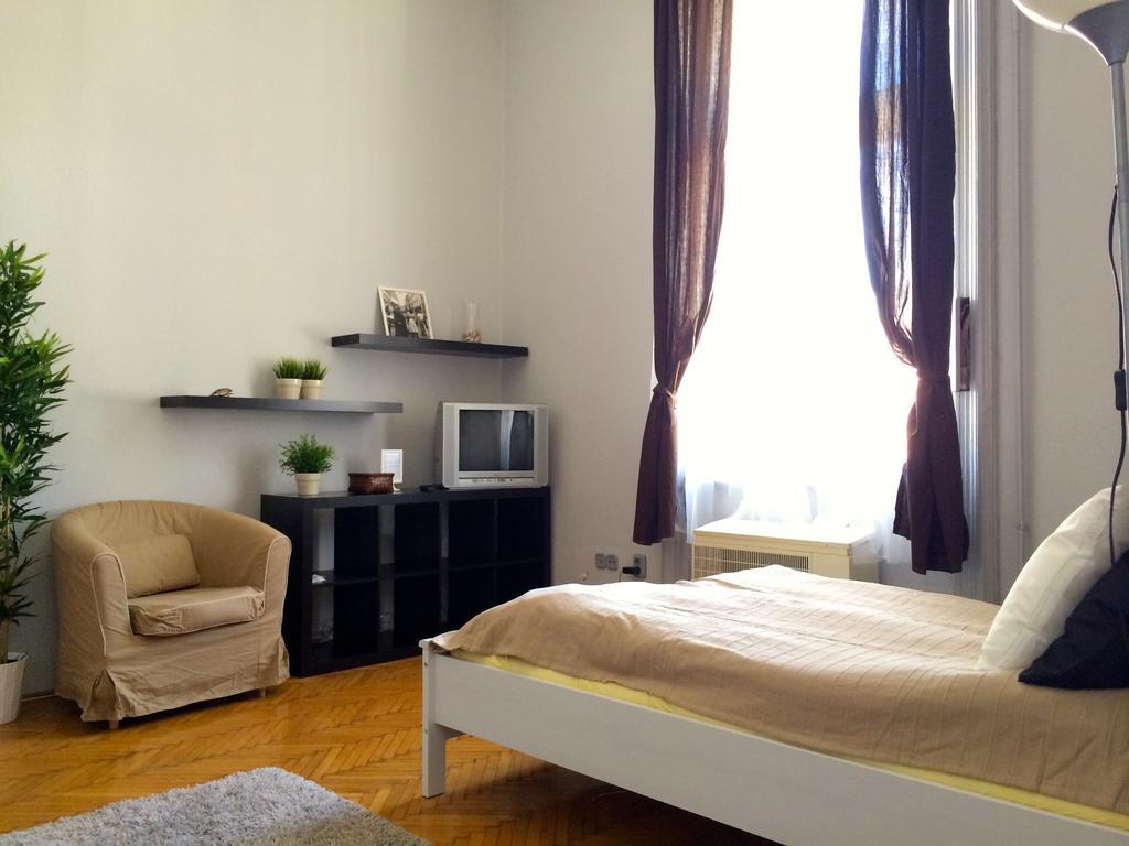 Budget Apartment By Hi5 - Oktober 6 Str 4 ブダペスト エクステリア 写真
