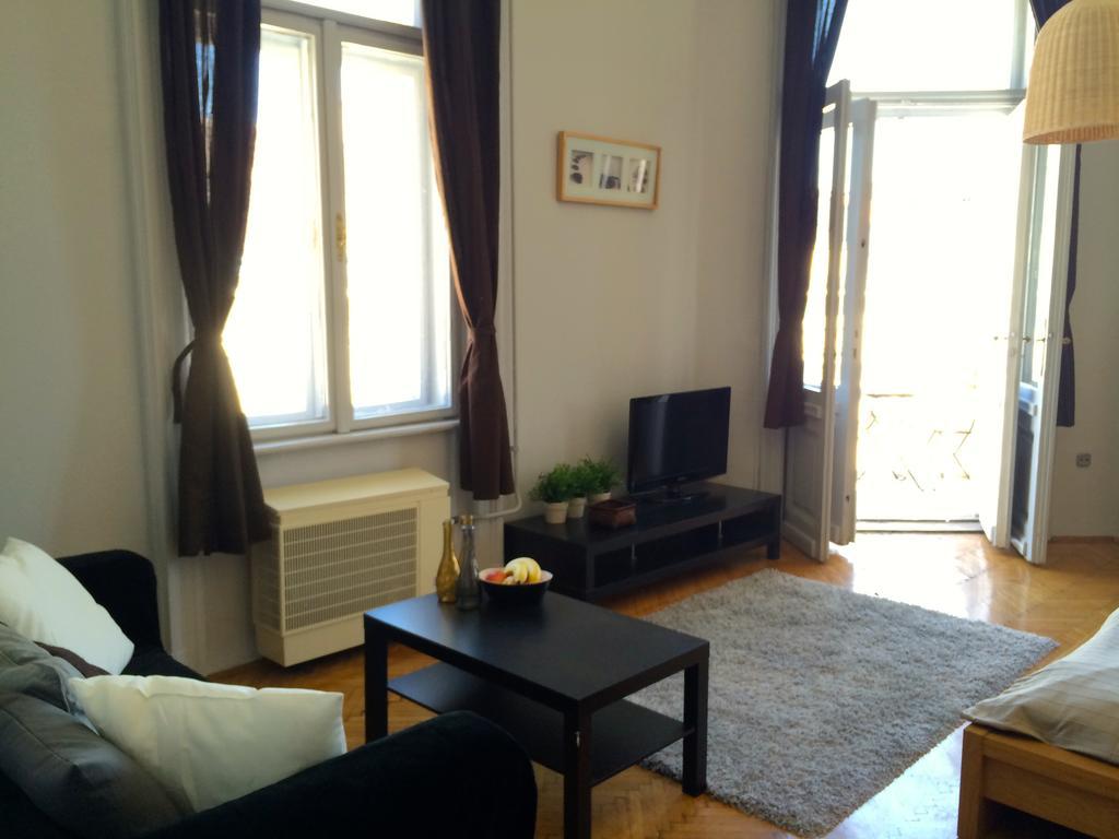 Budget Apartment By Hi5 - Oktober 6 Str 4 ブダペスト エクステリア 写真