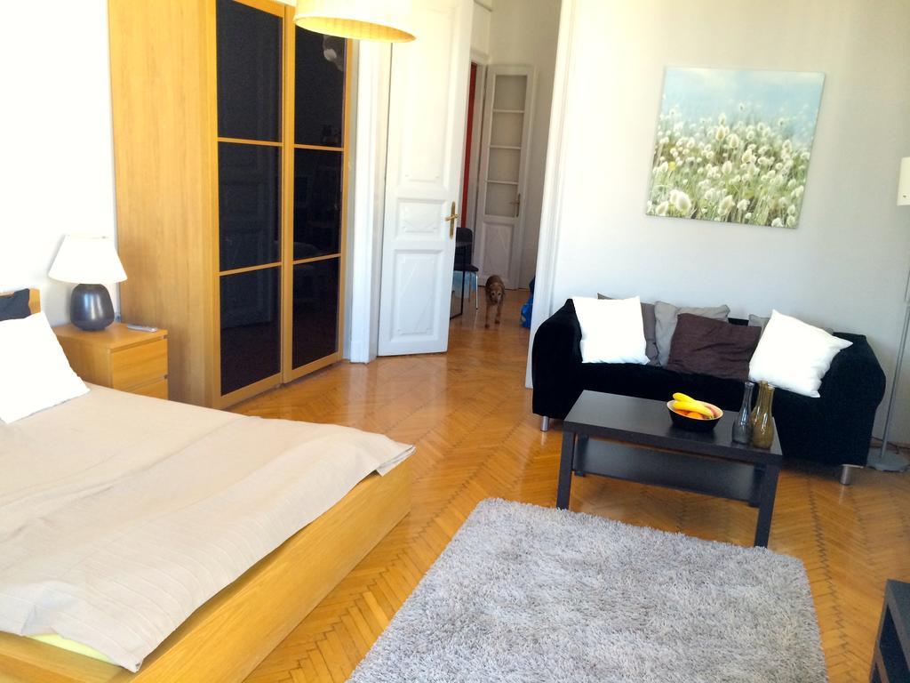 Budget Apartment By Hi5 - Oktober 6 Str 4 ブダペスト エクステリア 写真