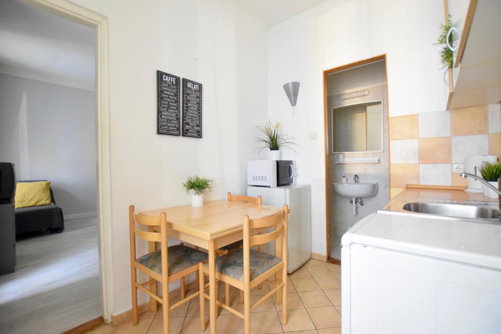 Budget Apartment By Hi5 - Oktober 6 Str 4 ブダペスト エクステリア 写真