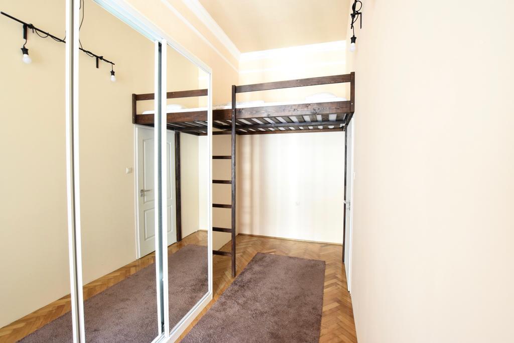 Budget Apartment By Hi5 - Oktober 6 Str 4 ブダペスト エクステリア 写真