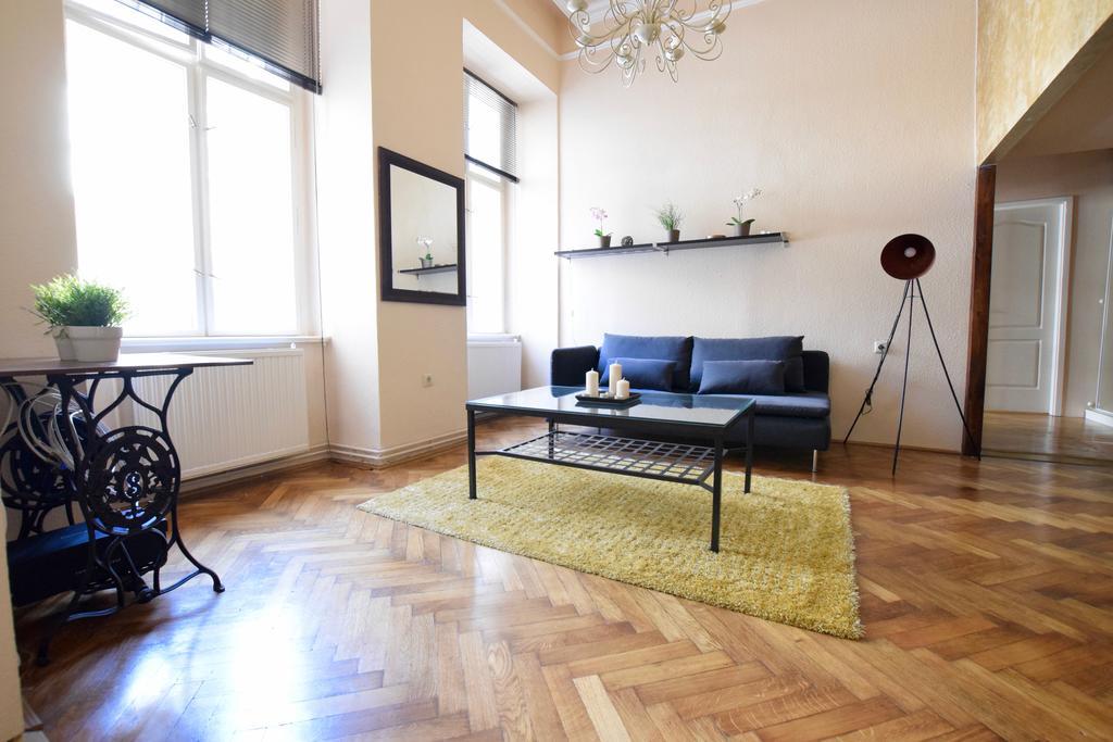 Budget Apartment By Hi5 - Oktober 6 Str 4 ブダペスト エクステリア 写真