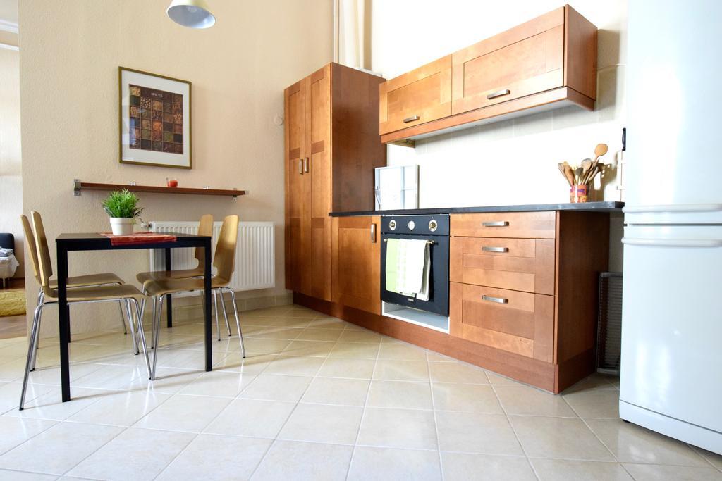 Budget Apartment By Hi5 - Oktober 6 Str 4 ブダペスト エクステリア 写真
