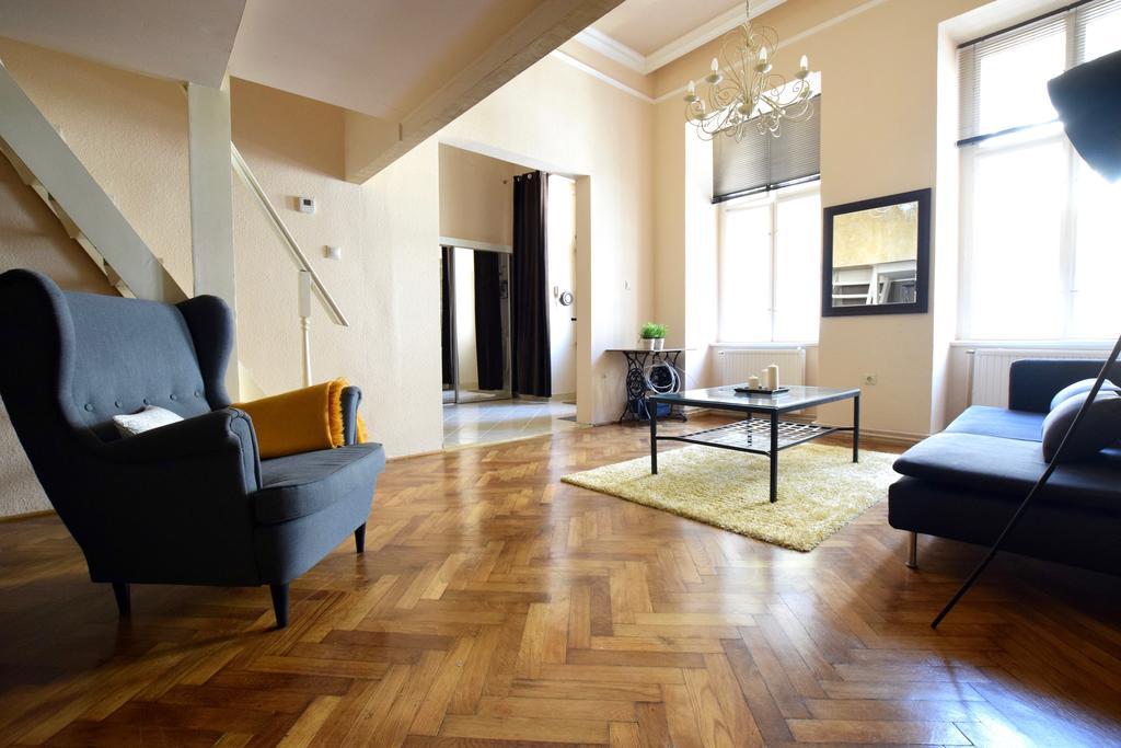 Budget Apartment By Hi5 - Oktober 6 Str 4 ブダペスト エクステリア 写真